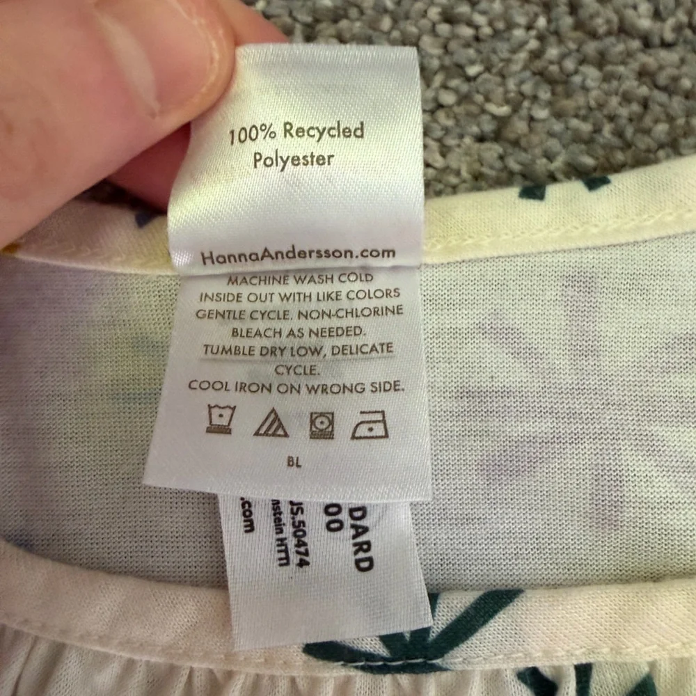 Hanna Andersson Holiday Print Nightgown in Colorful Snowflakes on Ecru Size 10
